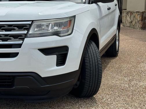 Oxford White 2018 Ford Explorer Base