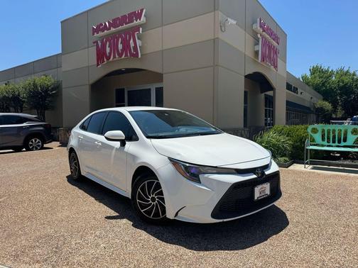 White 2020 Toyota Corolla LE