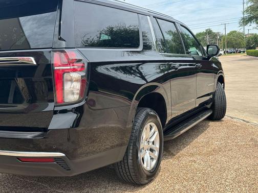 Black 2022 Chevrolet Suburban LS