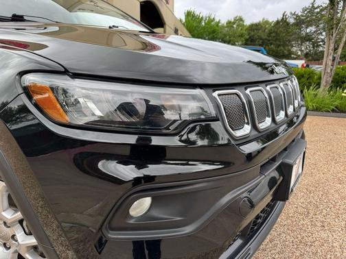 Diamond Black Crystal Pearlcoat 2022 Jeep Compass Latitude Lux