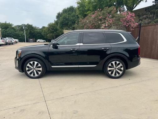 Ebony Black 2022 Kia Telluride S