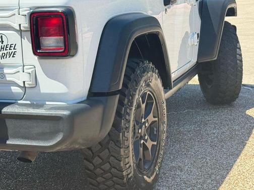 Bright White Clearcoat 2023 Jeep Wrangler Willys