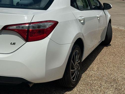 Super White 2016 Toyota Corolla LE