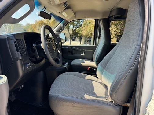 Summit White 2016 Chevrolet Express 3500 LT