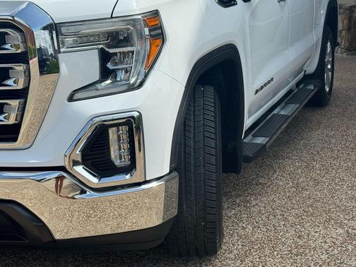 White 2019 GMC Sierra 1500 SLT
