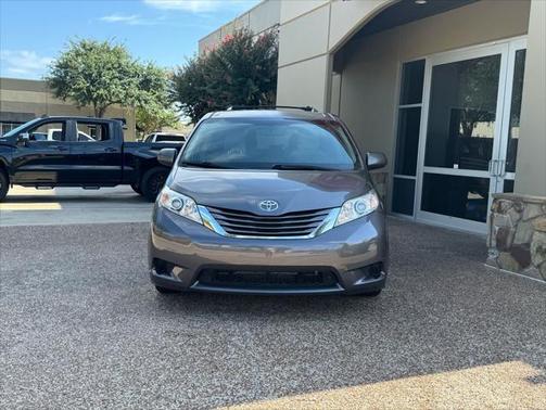 2016 Toyota Sienna LE