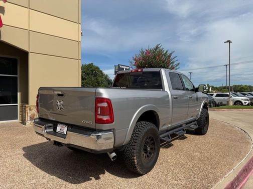 Billet Silver Metallic Clearcoat 2022 RAM 2500 Laramie Crew Cab 4x4 6'4'' Box