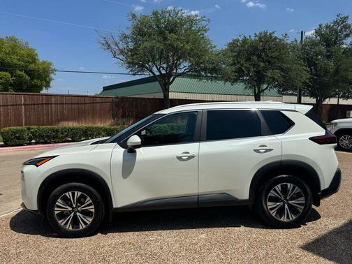 Pearl White Tricoat 2023 Nissan Rogue SV