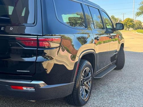 2022 Jeep Wagoneer Series III 4x4