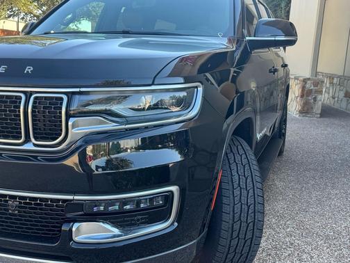 2022 Jeep Wagoneer Series III 4x4