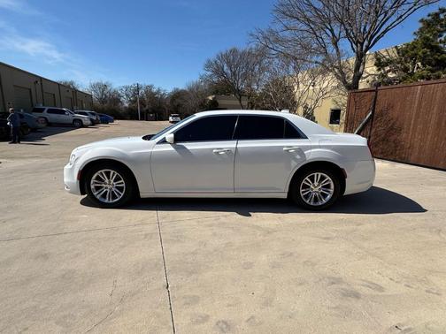 2018 Chrysler 300 Touring