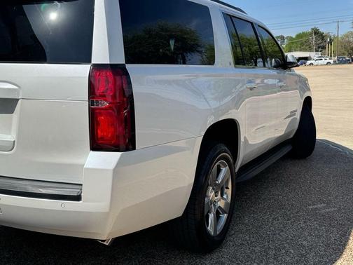 White 2018 Chevrolet Suburban LT