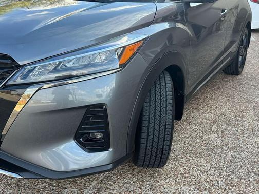 2021 Nissan Kicks SR