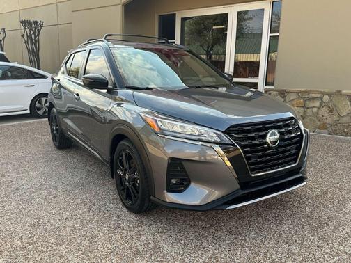 2021 Nissan Kicks SR