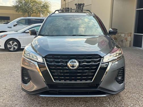 2021 Nissan Kicks SR