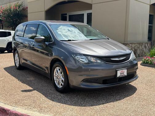 Granite Crystal Metallic Clearcoat 2022 Chrysler Voyager LX