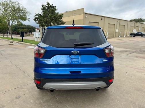 Lightning Blue Metallic 2017 Ford Escape SE