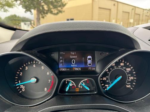 Lightning Blue Metallic 2017 Ford Escape SE