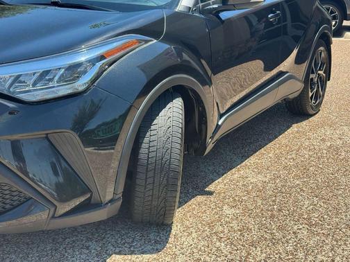Silver Knockout Metallic 2020 Toyota C-HR XLE