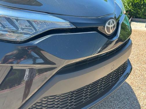 Silver Knockout Metallic 2020 Toyota C-HR XLE
