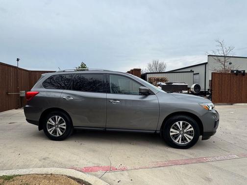 2017 Nissan Pathfinder SL