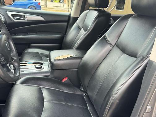 2017 Nissan Pathfinder SL