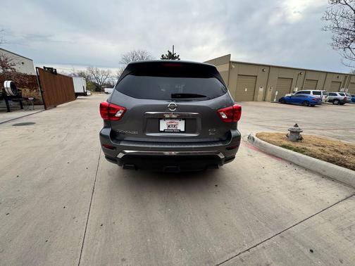 2017 Nissan Pathfinder SL