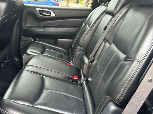 2017 Nissan Pathfinder SL