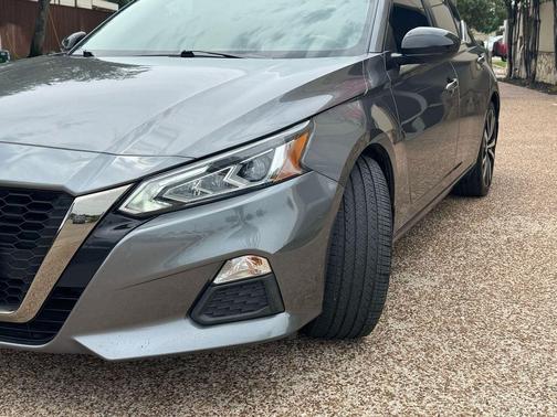 Gun Metallic 2022 Nissan Altima SR FWD