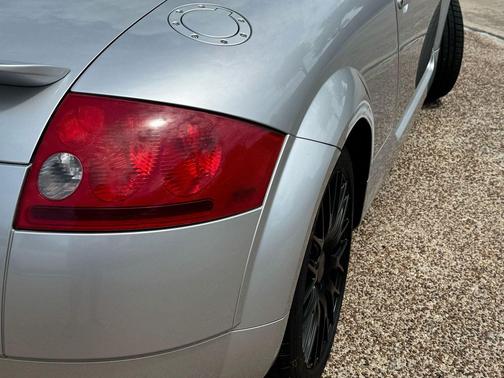 2001 Audi TT 225 HP w/ESP (M6)