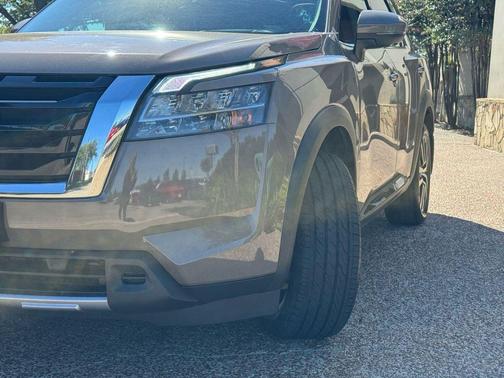 2024 Nissan Pathfinder Platinum FWD