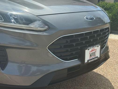Carbonized Gray Metallic 2021 Ford Escape SE