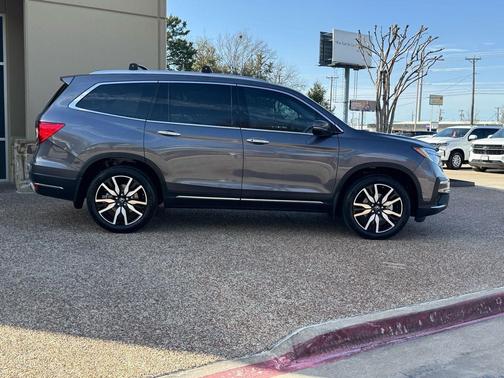 2022 Honda Pilot Touring 8-Passenger