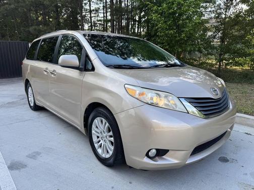 Beige 2011 Toyota Sienna XLE