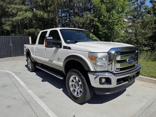 White 2016 Ford F-250 Lariat