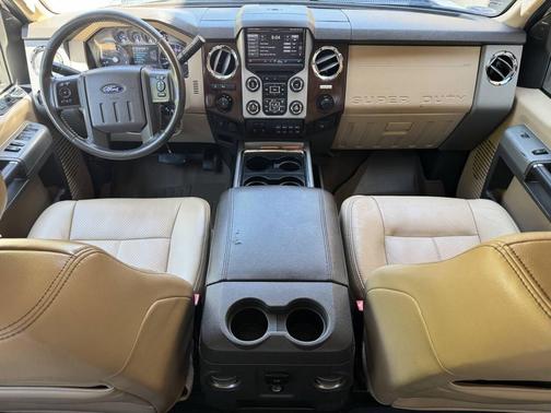 White 2016 Ford F-250 Lariat