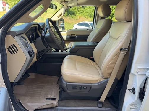 White 2016 Ford F-250 Lariat