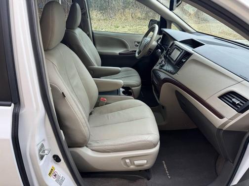 2014 Toyota Sienna XLE