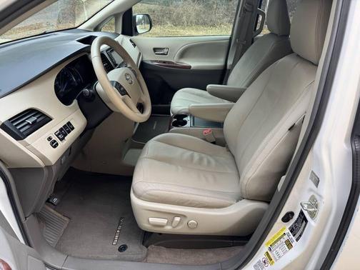 2014 Toyota Sienna XLE