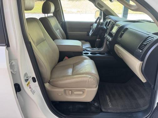 White 2015 Toyota Sequoia Platinum