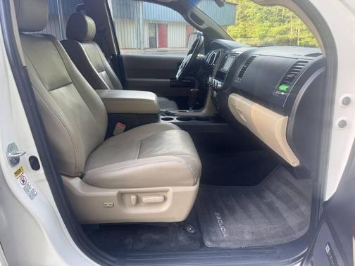 White 2015 Toyota Sequoia Platinum