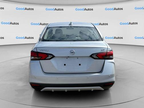 Brilliant Silver Metallic 2021 Nissan Versa 1.6 SV