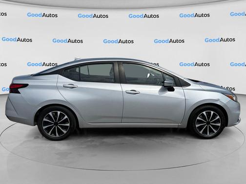 Brilliant Silver Metallic 2021 Nissan Versa 1.6 SV