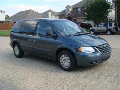 2006 Chrysler Town & Country Base