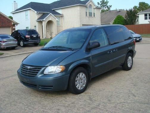 2006 Chrysler Town & Country Base