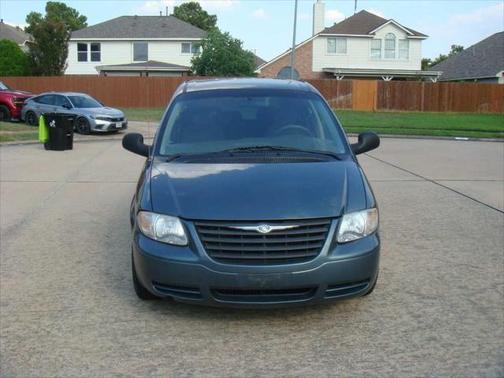 2006 Chrysler Town & Country Base
