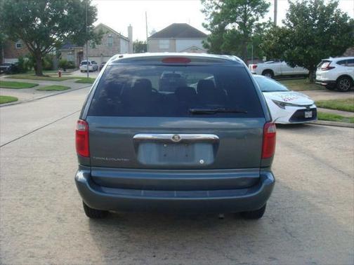 2006 Chrysler Town & Country Base