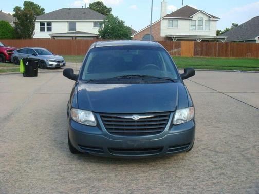 2006 Chrysler Town & Country Base