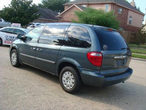 2006 Chrysler Town & Country Base
