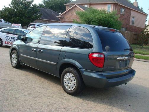 2006 Chrysler Town & Country Base